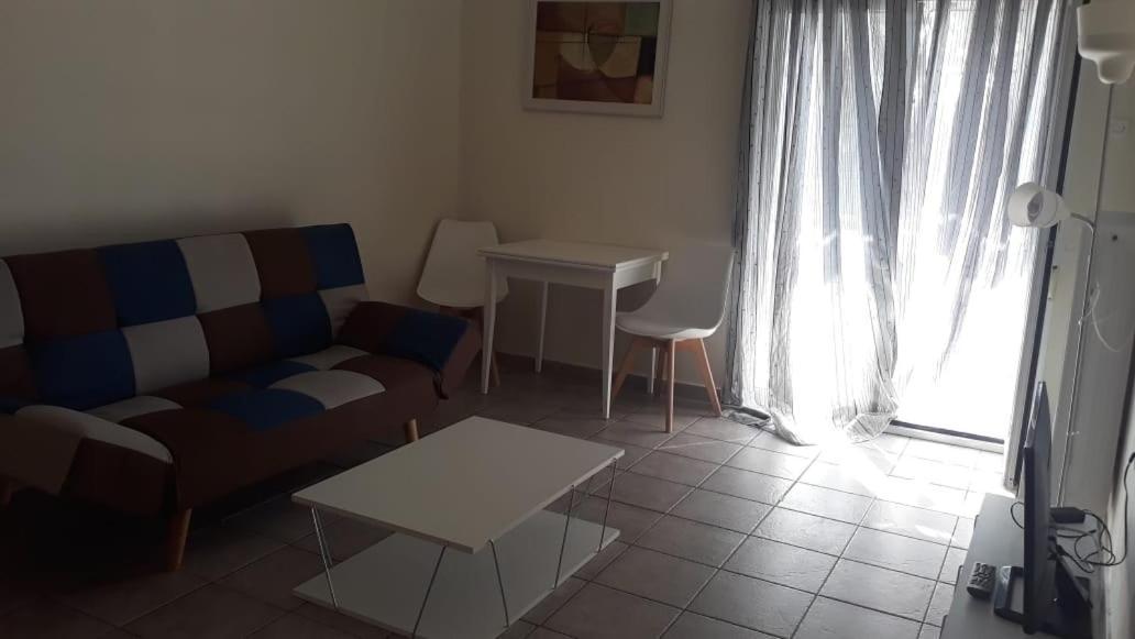 Central Apartments Eretria Exterior foto